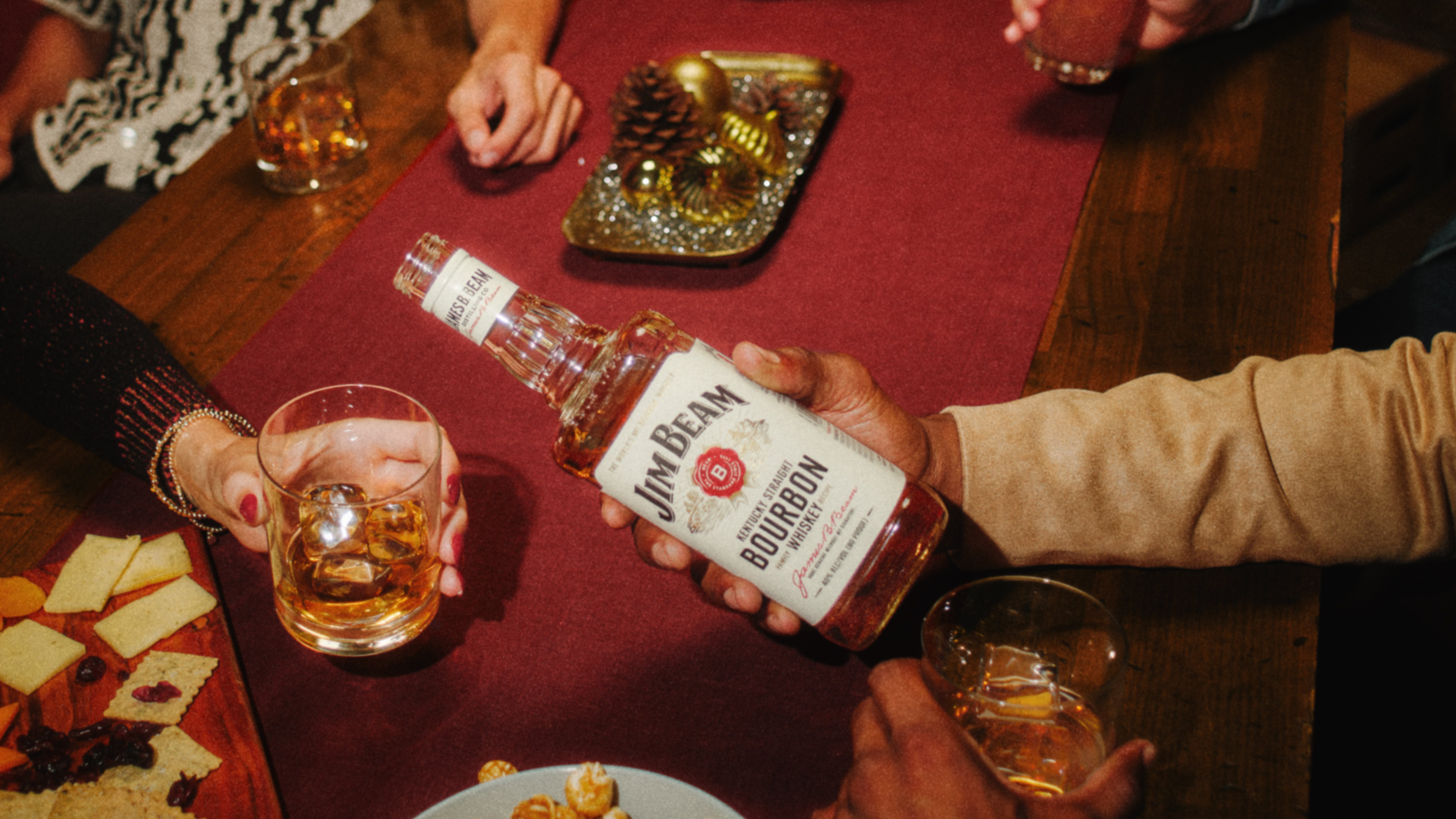 files/JBBourbonWhiskey_Friendsmas_16x9_US_2024_s01.jpg files/JBBourbonWhiskey_Friendsmas_16x9_US_2024_s01.jpg