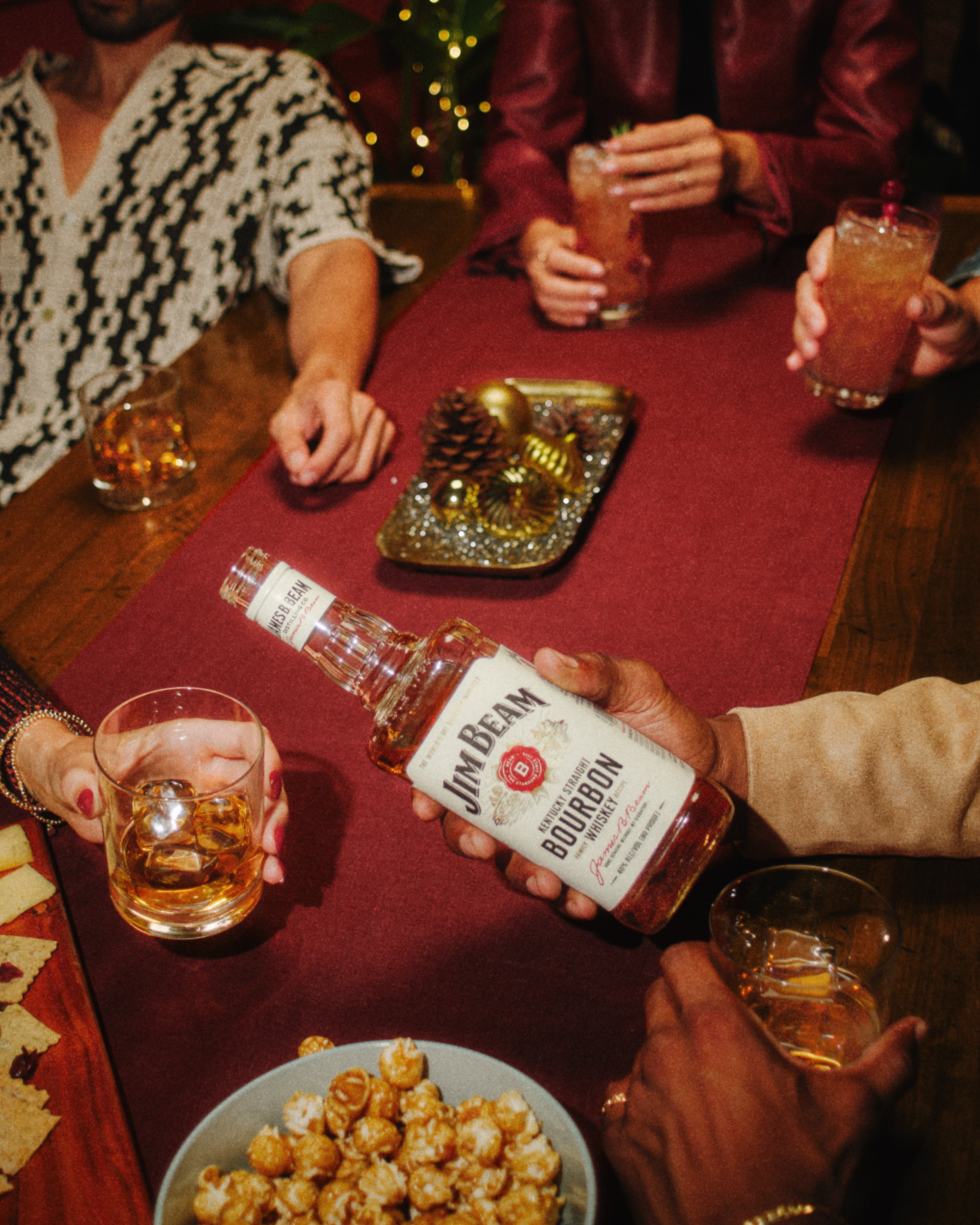files/JBBourbonWhiskey_Friendsmas_4x5_US_2024_s01.jpg
